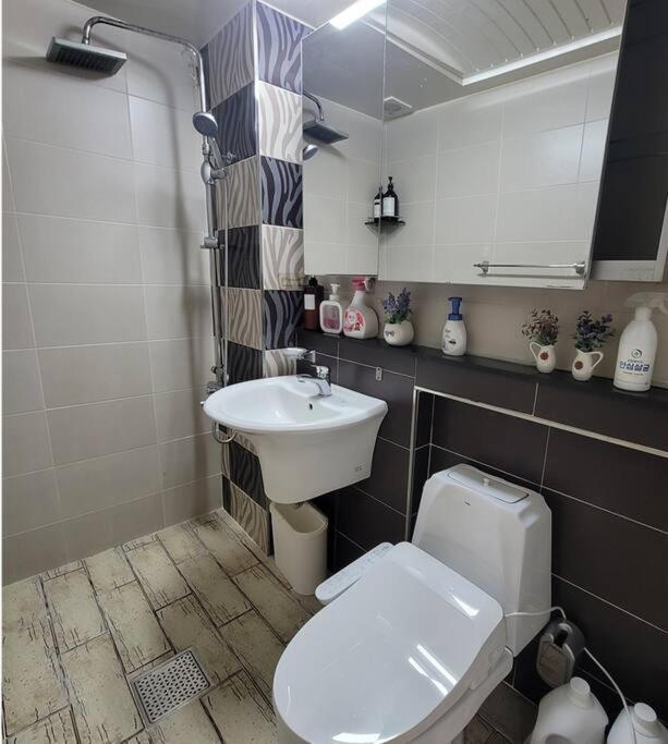 Sungeuidong Happy For 10 Pax Apartment *